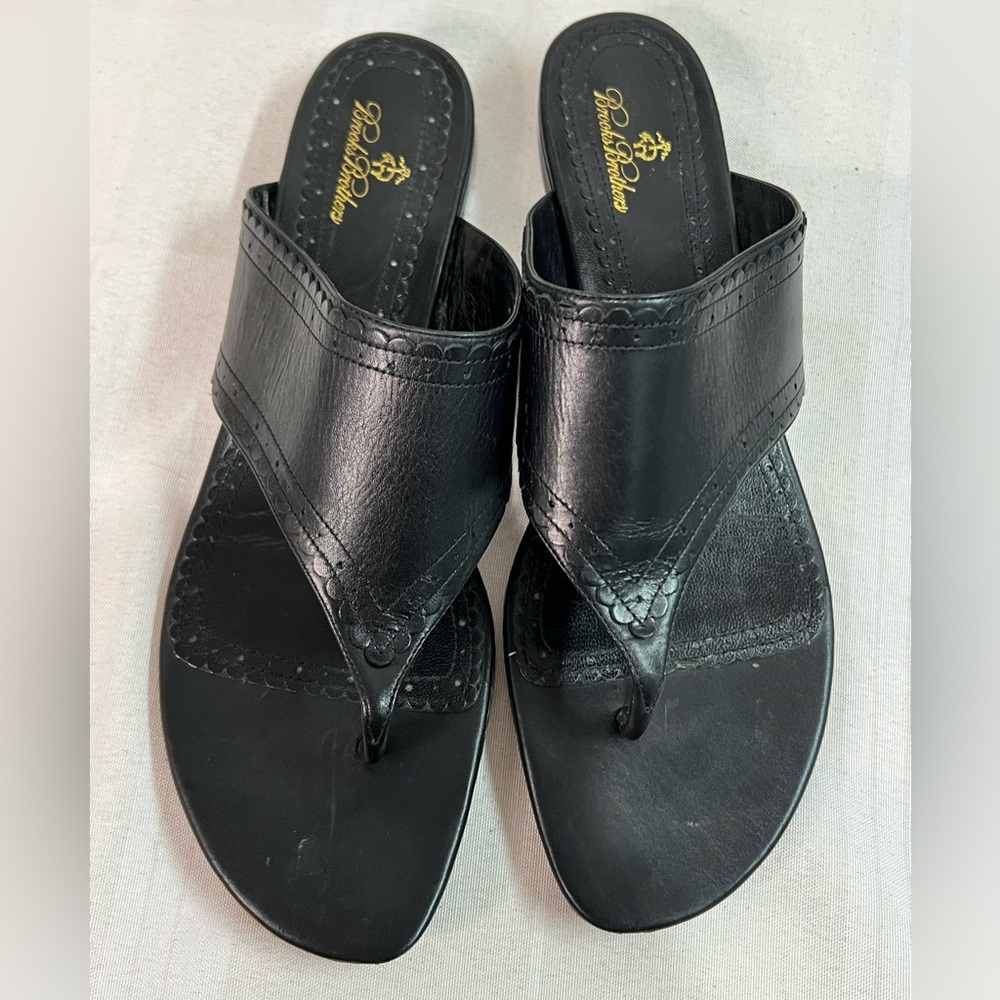 Brooks Brothers black leather flip flops size 10